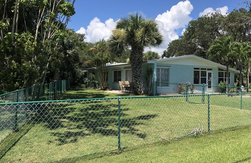 Sebastian House | Fishing, river view, pet friendly and 90 minutes from Disney and Orlando parks.