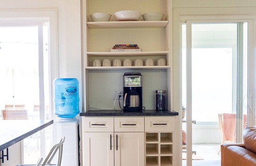 Consecon House | Fitzroy Lakehouse - Lake Ontario Waterfront with Hot Tub