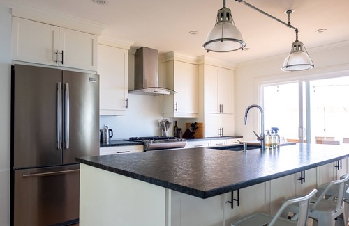 Consecon House | Fitzroy Lakehouse - Lake Ontario Waterfront with Hot Tub