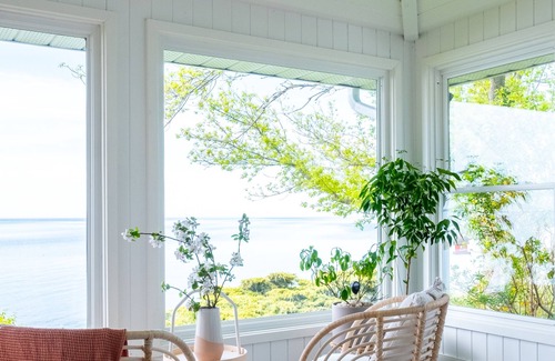 Consecon House | Fitzroy Lakehouse - Lake Ontario Waterfront with Hot Tub