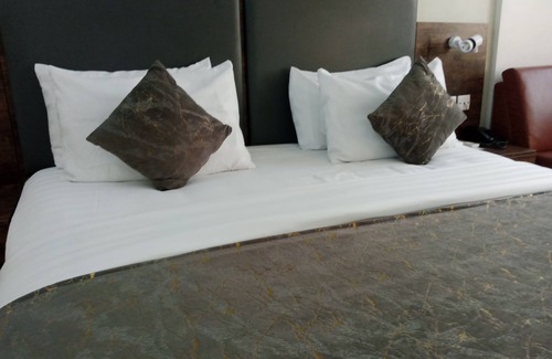Ofin Hotel | Five Clover Hotel Monestery Road