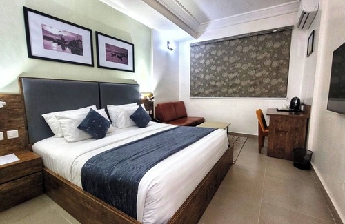 Ofin Hotel | Five Clover Hotel Monestery Road