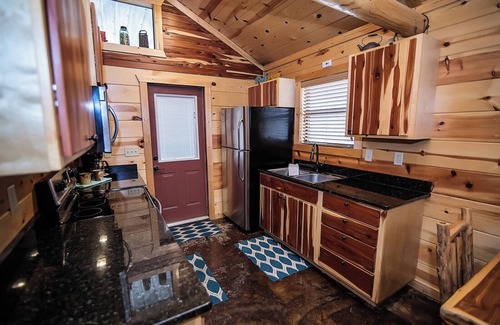 Hochatown Cabin | Five Feathers- Broken Bow/Hochatown- 1bd