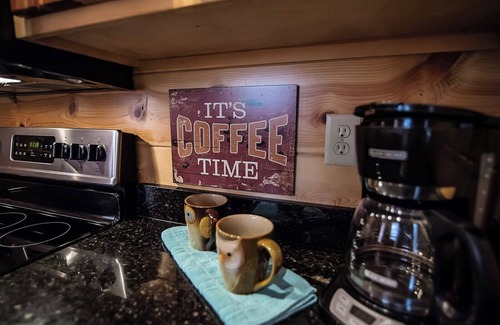 Hochatown Cabin | Five Feathers- Broken Bow/Hochatown- 1bd