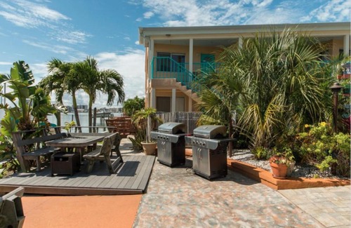 Bay Esplanade House | Five Palms Suite 109 - Daily - Weekly - Monthly