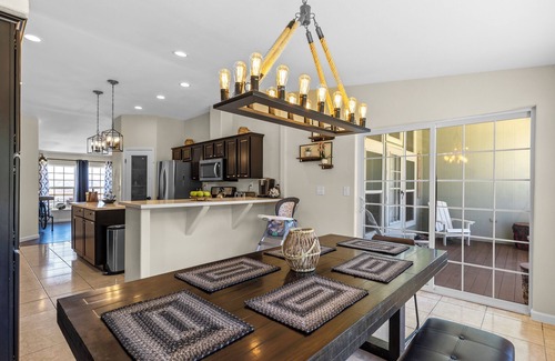 Tehachapi House | Five Points House with a Hot Tub and Stunning Sunset Views!