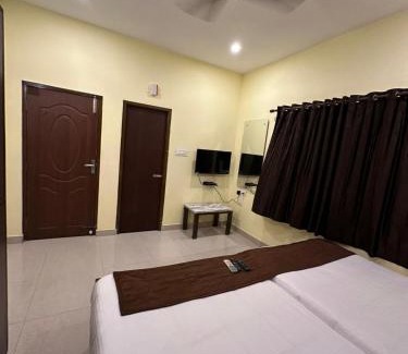 Vadapalani Apartment | Five stones By Earth Hotel Vadapalani