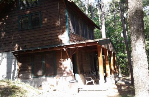 Hot Springs Cabin | FIVE POINTS~LAKE HAMILTON: Cabin#5 ~ 2 Story, 2BR w/Queen Beds, Futon in LR, Full Kitchen, Breakfast "Fixins" Provided, Great Lake View