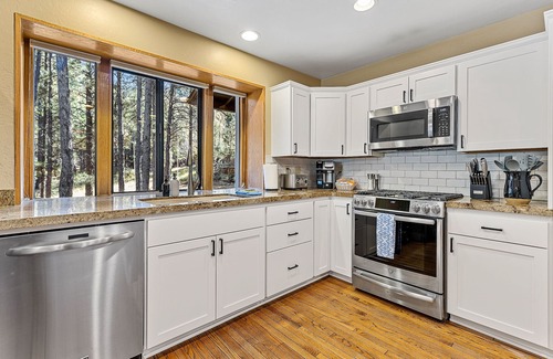 Flagstaff Cabin | Flag fall colors R here | Enjoy Local Discounts