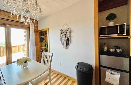 Sidney Cabin | Flagview Lodge | Cabin w/Porch + Countryside Views!