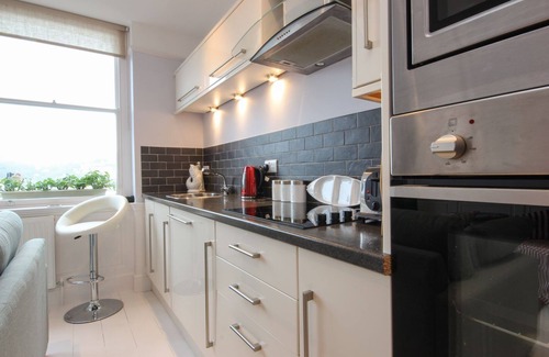 Dartmouth Apartment | Flat 1, 32 Newcomen Road