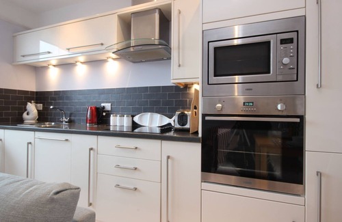 Dartmouth Apartment | Flat 1, 32 Newcomen Road