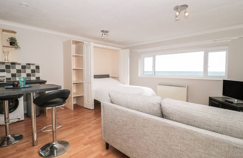 West Bay Cottage | FLAT 30, pet friendly, country holiday cottage in West Bay