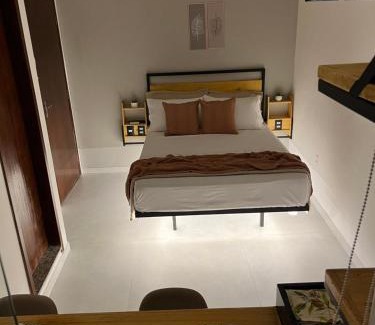 Jardim Ipe Apartment | Flat com ar e varanda com linda vista para o Ibituruna - Véu de Noiva 204