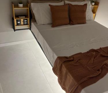 Jardim Ipe Apartment | Flat com ar e varanda com linda vista para o Ibituruna - Véu de Noiva 204