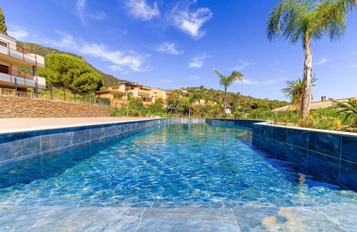 Le Lavandou Apartment | Flat Hotel Comfort - Pool and Parking included