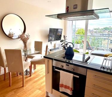Highbury West Apartment | Flat in Arsenal Islington Central London