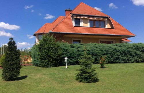 Heviz Apartment | Flat on the upper floor with south-facing balcony