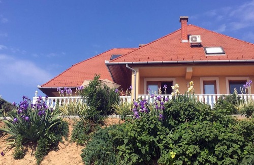 Heviz Apartment | Flat on the upper floor with south-facing balcony