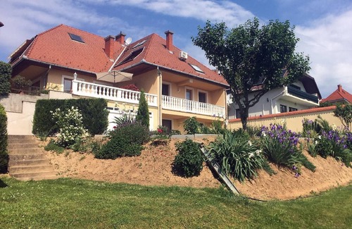 Heviz Apartment | Flat on the upper floor with south-facing balcony