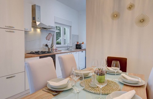 Valtura Apartment | Flat with large garden, play area