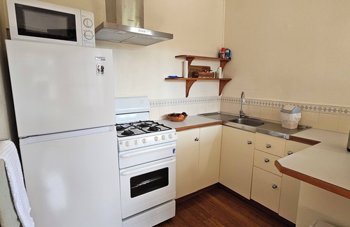 Burnt Pine Hotel | Fletcher Christian Apartments - Isabella Suites