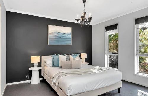 McCracken House | Fleurieu Days - Leafy Hideaway by Victor Harbor