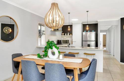 McCracken House | Fleurieu Days - Leafy Hideaway by Victor Harbor