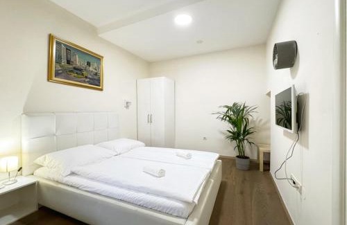 Donji Grad Apartment | Flex SelfCheckIns 125 - 4 Bedrooms - Centre - Parking