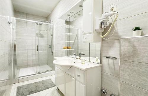 Donji Grad Apartment | Flex SelfCheckIns 125 - 4 Bedrooms - Centre - Parking