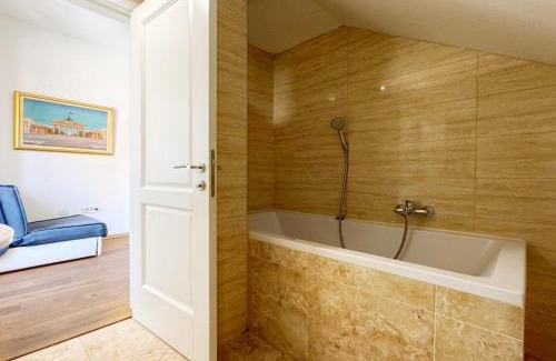 Donji Grad Apartment | Flex SelfCheckIns 125 - Zagreb - 4 Bedrooms - Centre - Parking