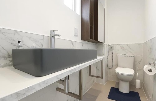 Leavesden House | Flexistay hub at Watford (Double Room with Private Bathroom)