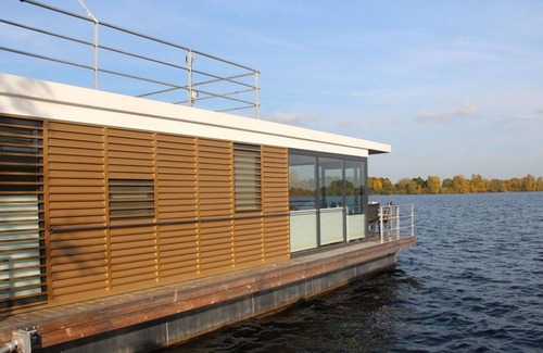 Vynen House | Floating 44 in Xanten - Boot 5 - Floating 44 Komfortable Hausboote bei Xanten mit Tollem Seeblick