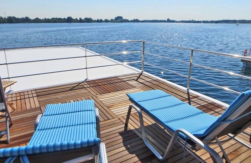 Vynen House | Floating 44 in Xanten - Boot 2 - Floating 44 Komfortable Hausboote bei Xanten mit Tollem Seeblick