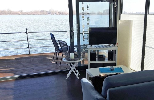 Xanten House | Floating 44 in Xanten - Boot 7 - Floating 44 Komfortable Hausboote bei Xanten mit Tollem Seeblick