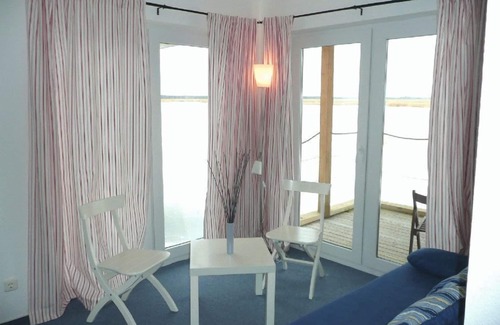 Ostvorpommern House | Floating Houses - Komfortable Schwimmende Ferienhäuser im Krösliner Yachthafen
