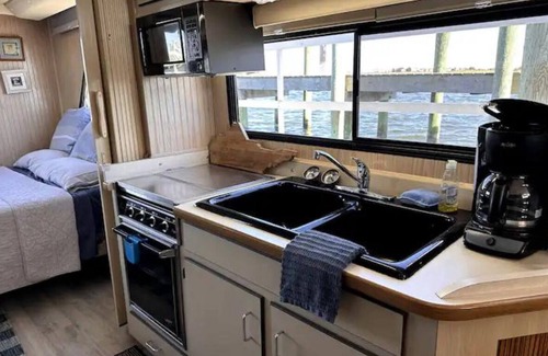 Manteo Boat Rental | Floating In Paradise On The Azul Project