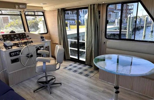 Manteo Boat Rental | Floating In Paradise On The Azul Project