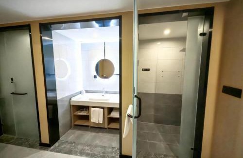 Zhanqiao Hotel | Floral Hotel Qingdao Dreamship Seaview Hotel