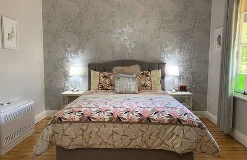 Cessnock Cottage | Florence Cottage, 10 minutes from Hunter Valley Vineyards. Family friendly.