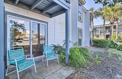 Fernandina Beach Apartment | Florida Condo w/Pool & Tennis: Walk to Beach!