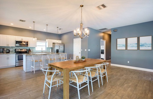 Jensen Beach House | Florida Gem: Saltwater Pool By Beaches & Kayaking!