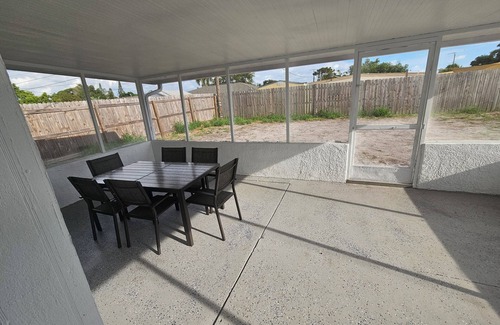 Trailer Estates House | Florida Retreat 3 miles IMG 10 Miles Beach