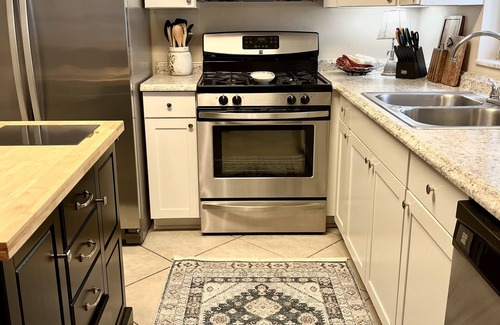 Mount Dora House | Floridian 4 bedroom home, sleeps 7, walk to downtown