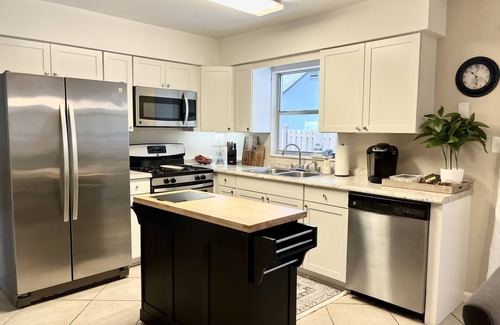 Mount Dora House | Floridian 4 bedroom home, sleeps 7, walk to downtown