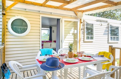 Castries House | Flower Camping le FONDESPIERRE * - Mobil-home CONFORT - 30 m2 (3 bedrooms - air conditioning - TV) 6 persons