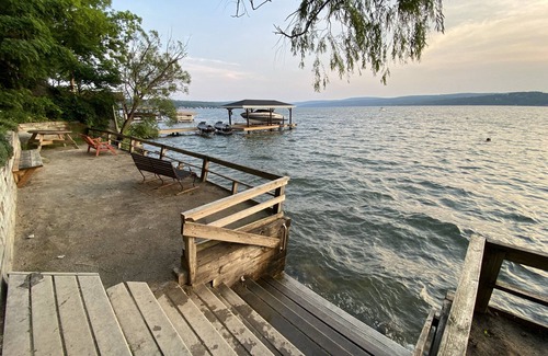 Canandaigua Cottage | FLX Guest House: Canandaigua Lakefront Scandi Style Cottage