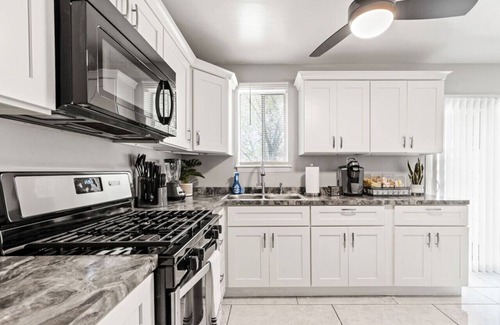 Highland Springs House | Fly-In Style: Charming Townhome 6 Mins from RIC!