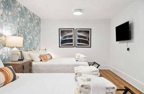 Folly Beach Hotel | Folliday Inn- The Coronado- Room 11