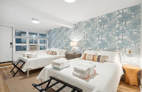 Folly Beach Hotel | Folliday Inn- The Coronado- Room 11